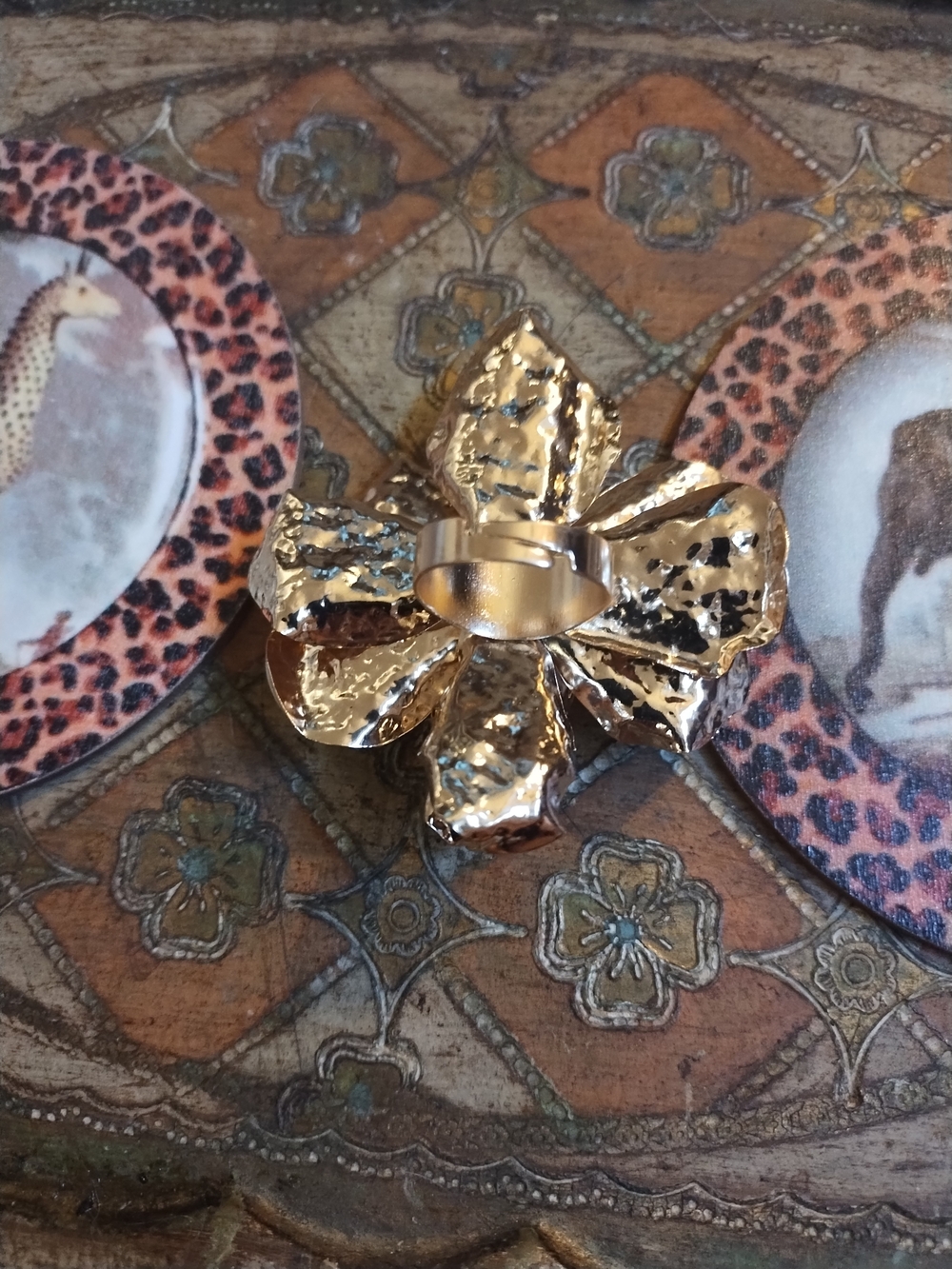 Huge Gold & White Flower Ring- Statement Piece - Picture 2 of 2